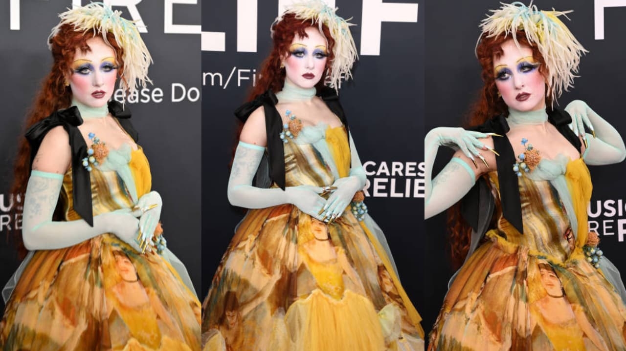 Chappell Roan escolhe vestido vintage e dramático assinado por Jean Paul Gaultier para o Grammy