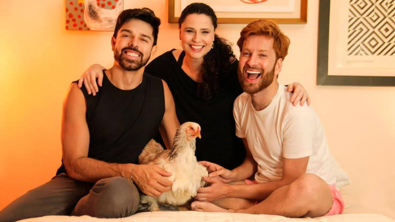 Cativeiro encantado: como um apê antigo virou um palco de humor e arte