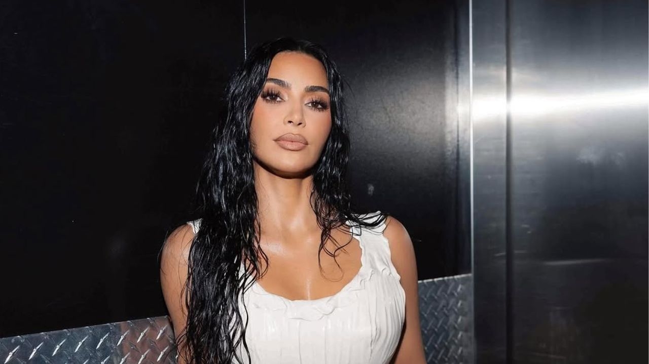 Kim Kardashian posa de biquíni para ensaio sensual nas Bahamas