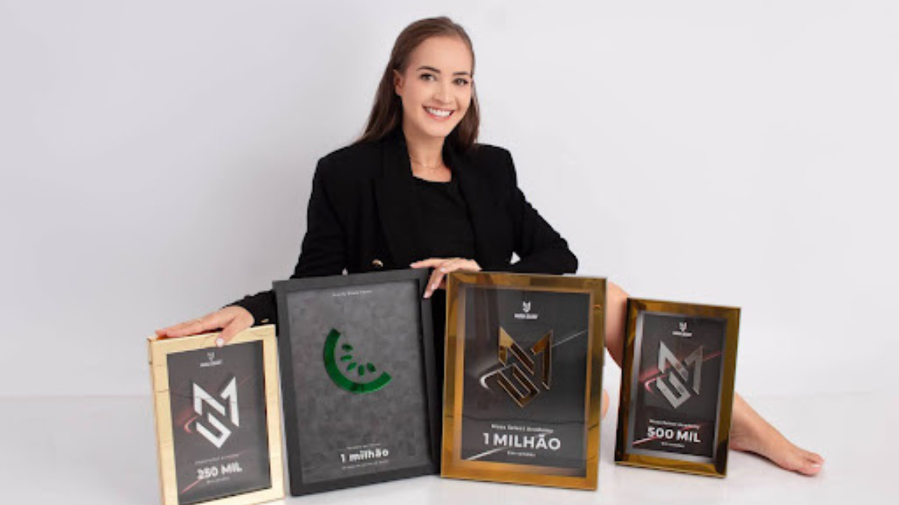 Do desemprego ao primeiro milhão: Como Carol Ranú transformou sua realidade com o digital