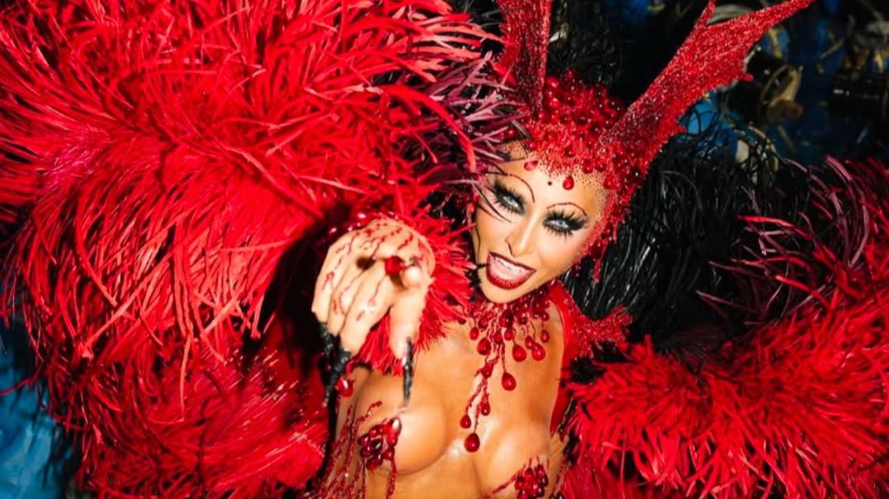 Sabrina Sato segue por mais um ano como rainha de bateria da Vila Isabel