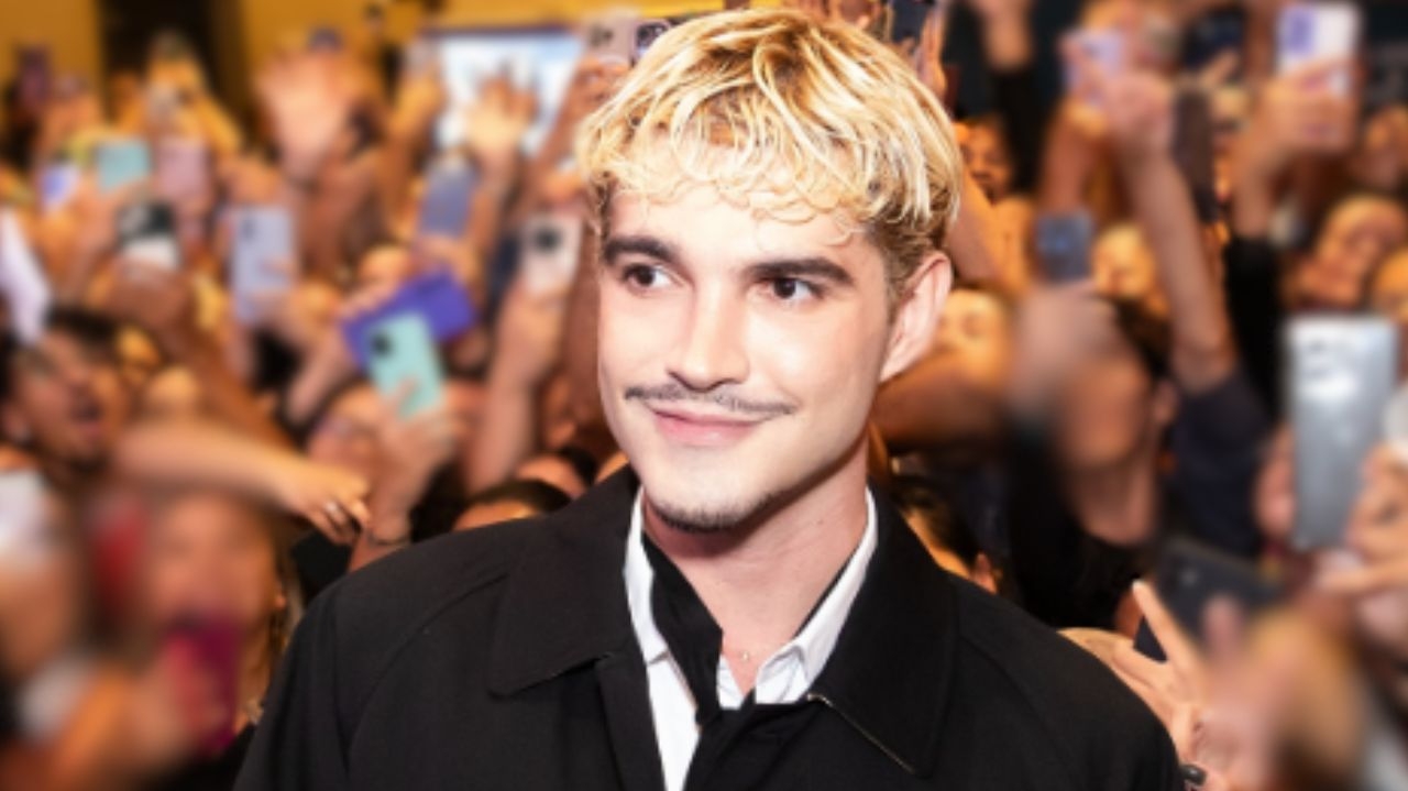 Jão comparece em pré-estreia de filme da SuperTurnê e enlouquece fãs presentes