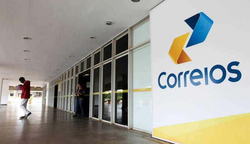 Correios promoverão leilão de notebooks e celulares