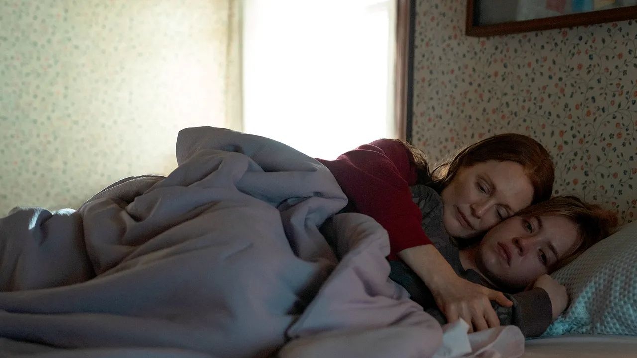 Suspense inédito traz Julianne Moore enfrentando decisões perigosas com amor de mãe
