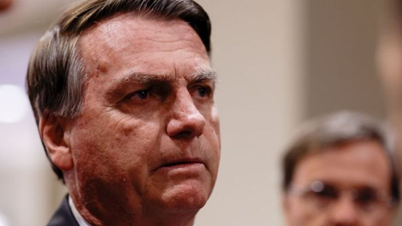 Bolsonaro nega acusações e levanta suspeita sobre as urnas eletrônicas