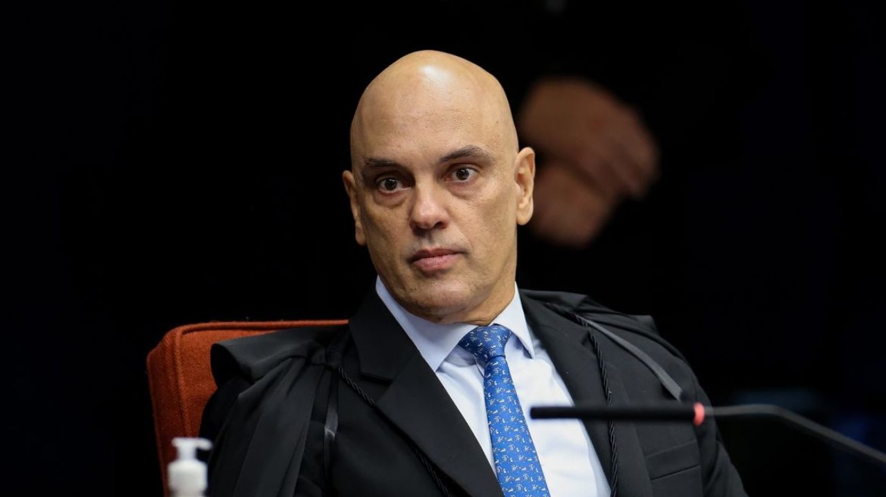 Moraes mostra vídeo violento durante julgamento e incomoda advogados