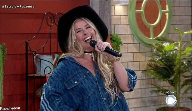 Adriane Galisteu é a primeira mulher no comando de A Fazenda: “/Estou feliz demais de dar essa voz para todas nós, mulheres”/