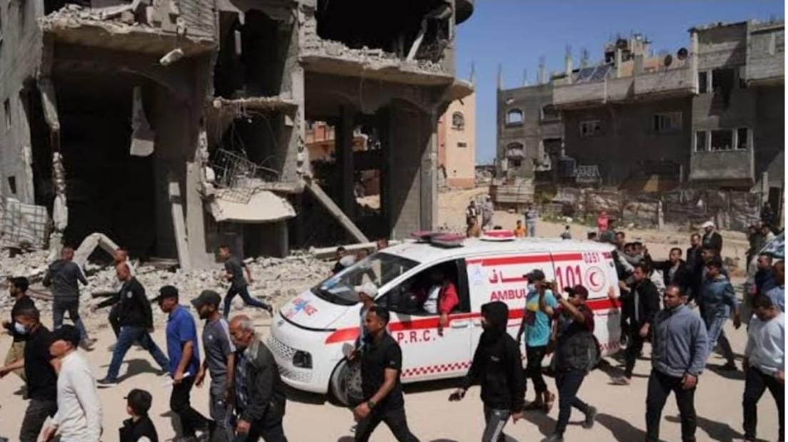 Guerra na faixa de Gaza deixa trabalhadores humanitários mortos e gera indignação global