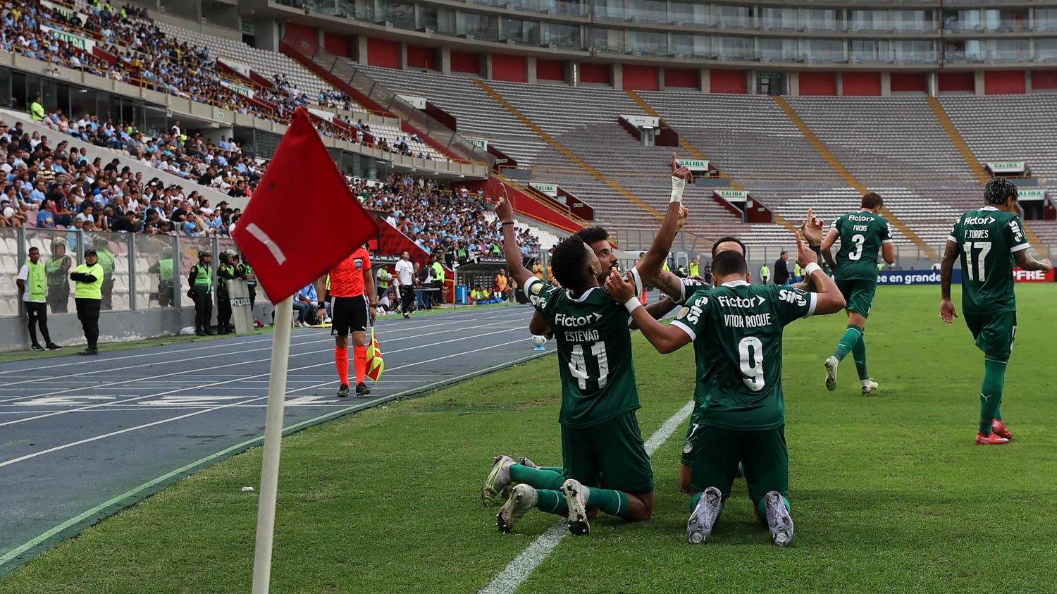 No sufoco, mas com vitória: Palmeiras estreia com triunfo na Libertadores