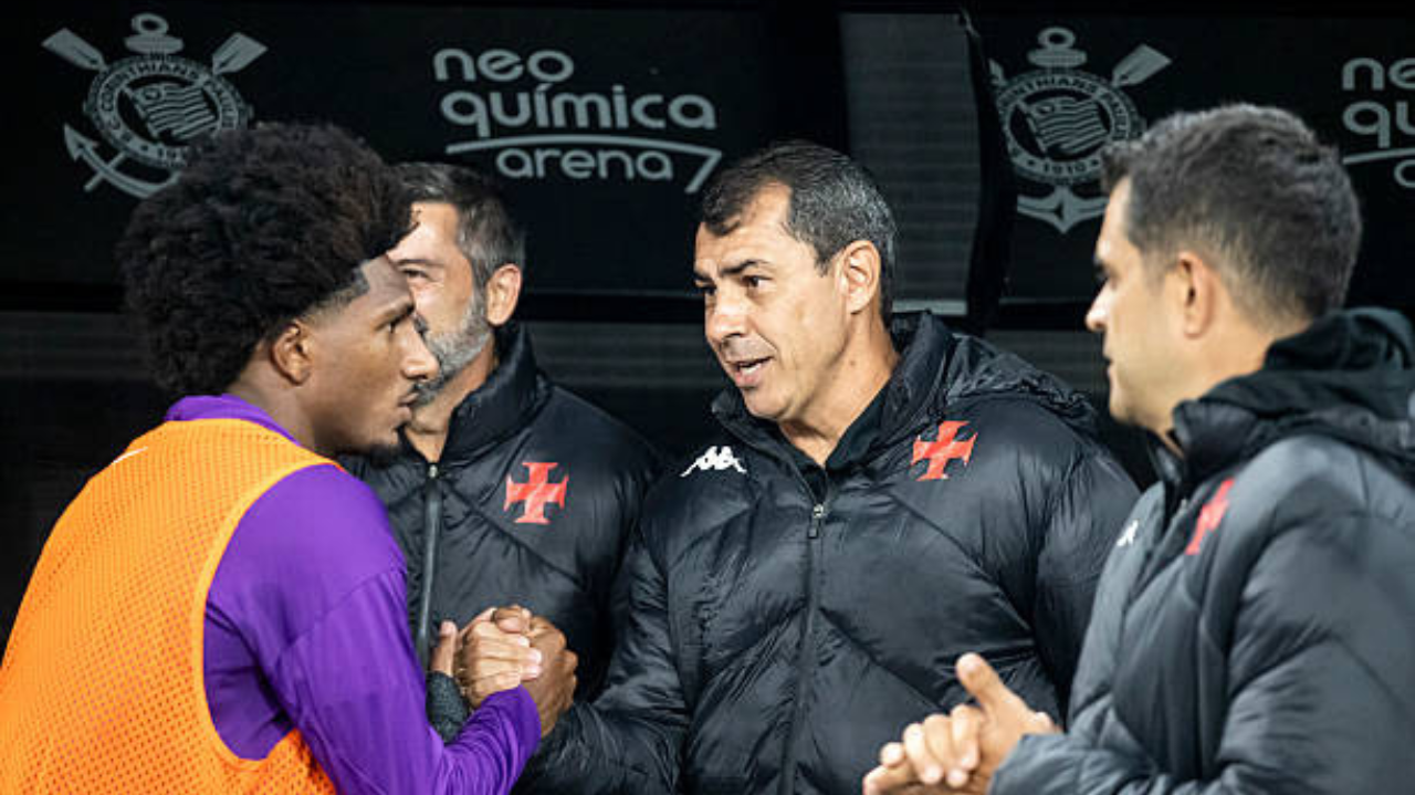 Carille balança no comando do Vasco