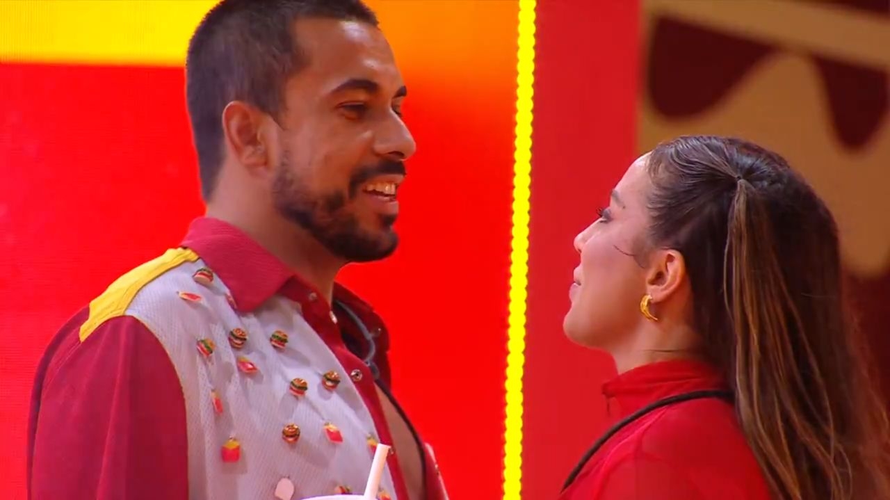BBB 25: clima de romance esquenta entre Maike e Renata