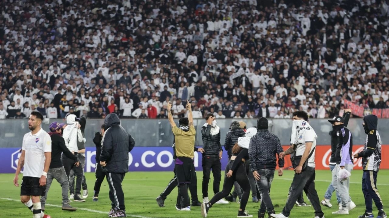Jogo do Fortaleza é cancelado após invasão de torcedores no Chile