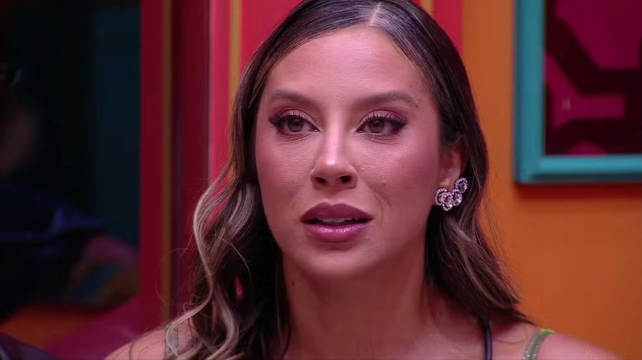BBB 25: campeã Renata reage a cenas de romance com Maike