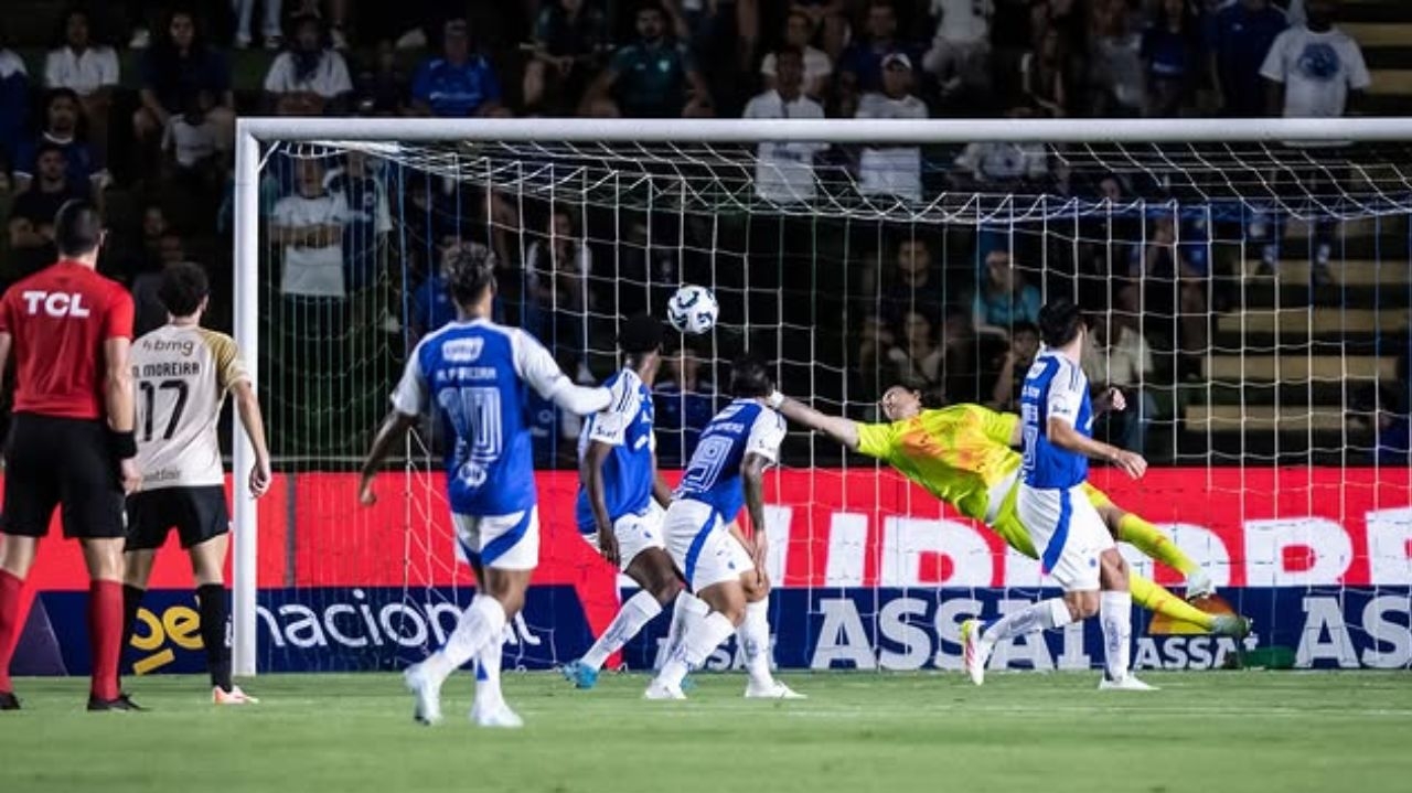 Cruzeiro despista falta de confiança e vence o Vasco no Brasileirão