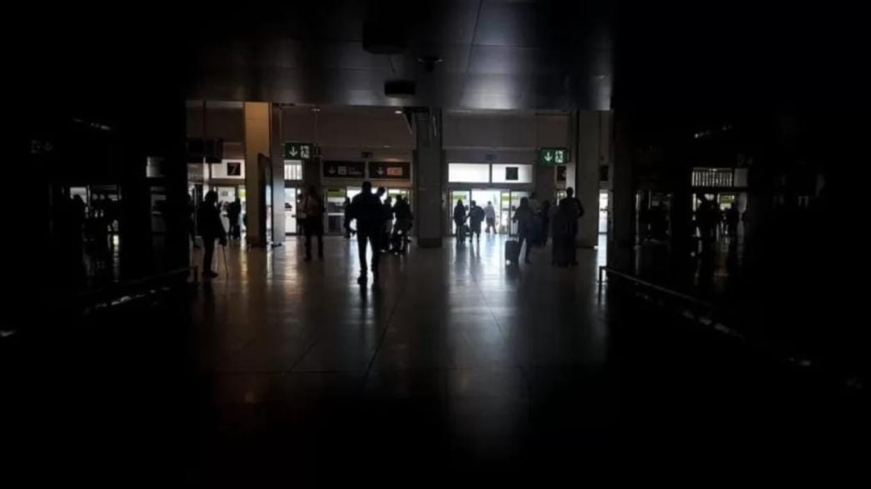 Apagão na Europa cancela voos e impede mãe de chegar ao parto da filha