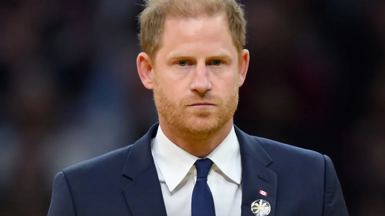 Questões de segurança impedem que Príncipe Harry converse com seu pai, Rei Charles III