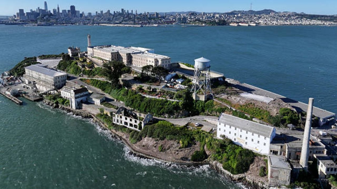 Trump quer reabrir Alcatraz e diz que prisão simboliza lei e ordem