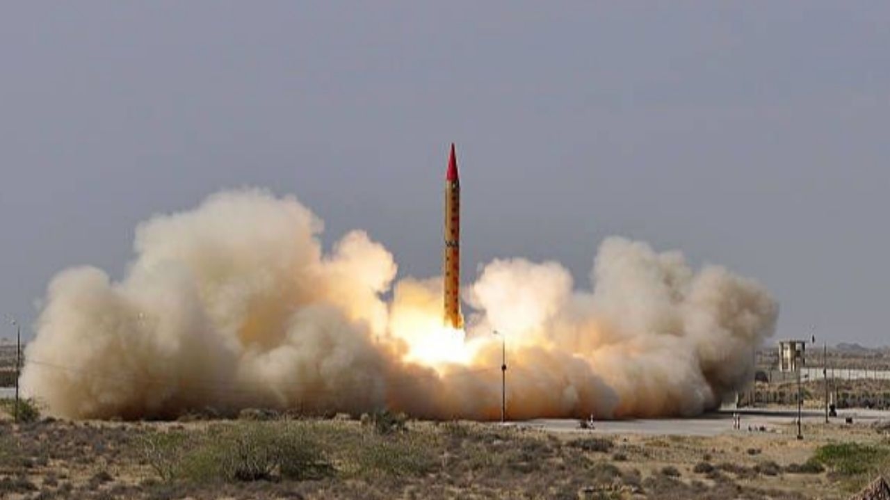 Arsenais nucleares de Índia e Paquistão acendem alerta em meio a tensões na Caxemira