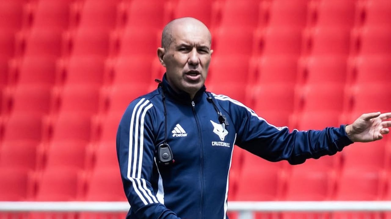 Jardim critica desempenho inicial e projeta Cruzeiro mais competitivo na Libertadores