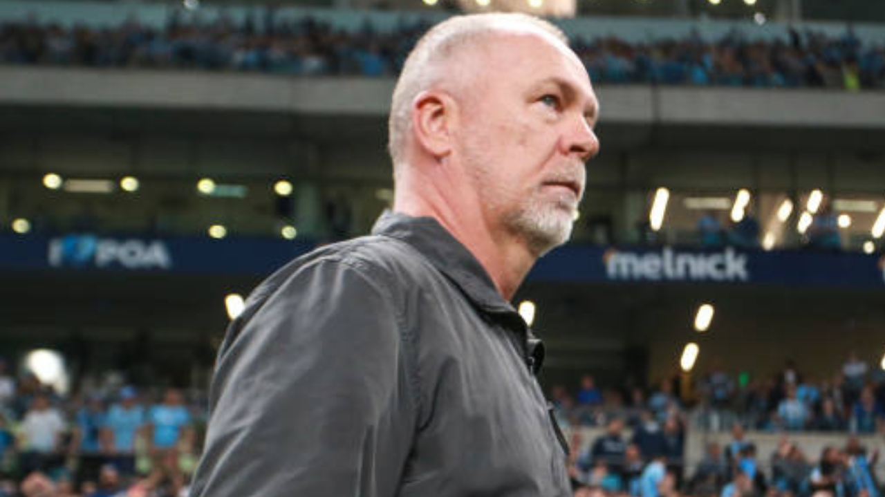 Dificuldade em segurar vitórias preocupa Mano Menezes no Grêmio