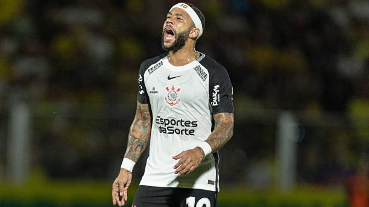 Memphis se lesiona em treino e vira desfalque do Corinthians na Sul-Americana
