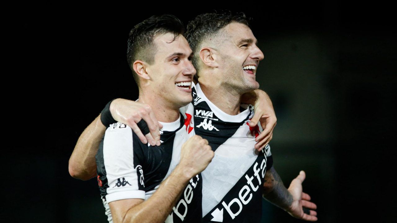 Vegetti destaca mudança de postura da equipe com Diniz