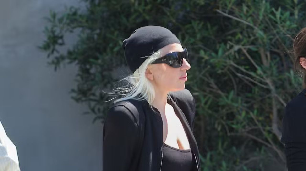 Primeira aparição: Lady Gaga é vista em público após ameaça de bomba em show no Rio