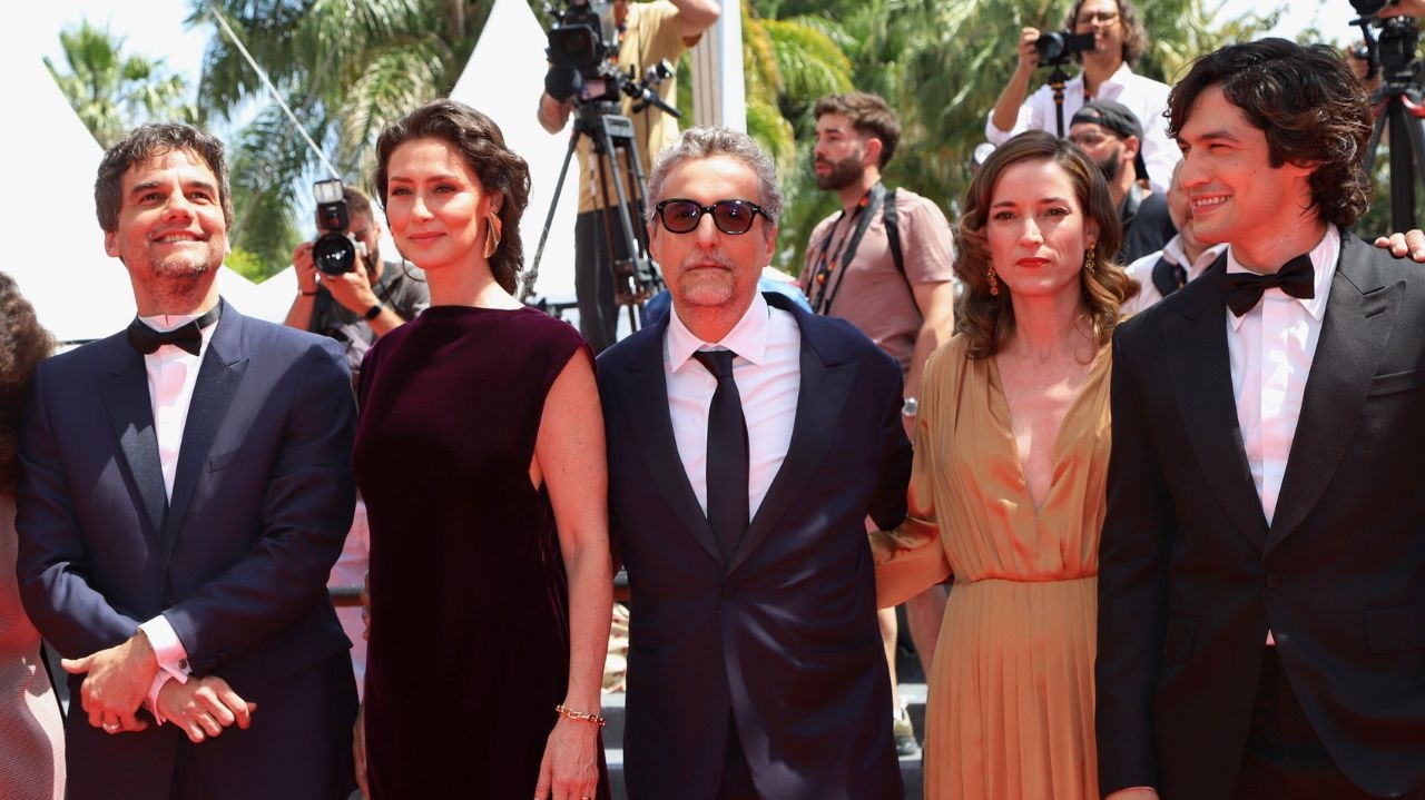 “O Agente Secreto”: filme brasileiro é ovacionado por 13 minutos no Festival de Cannes