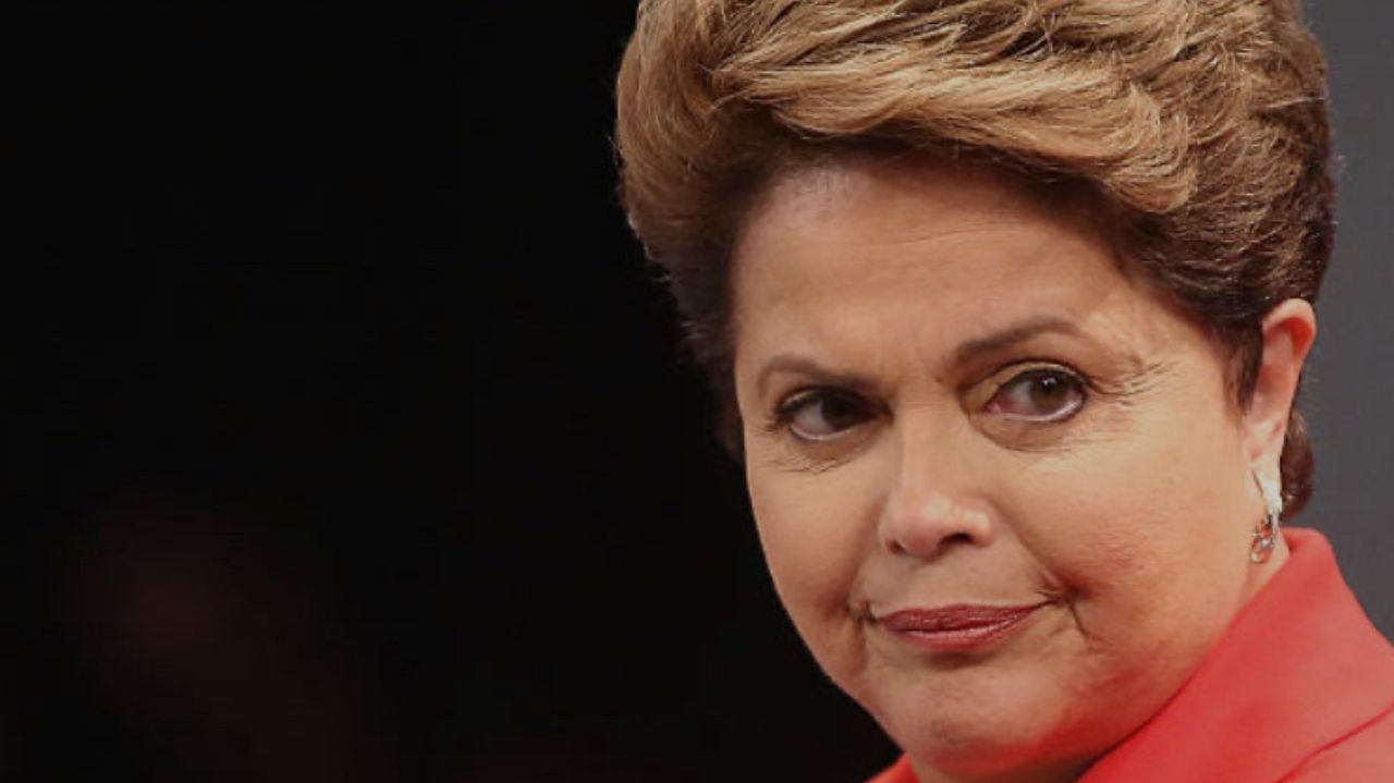 Anistia é concedida para ex-presidente Dilma e R$ 100 mil de indenização é aprovada