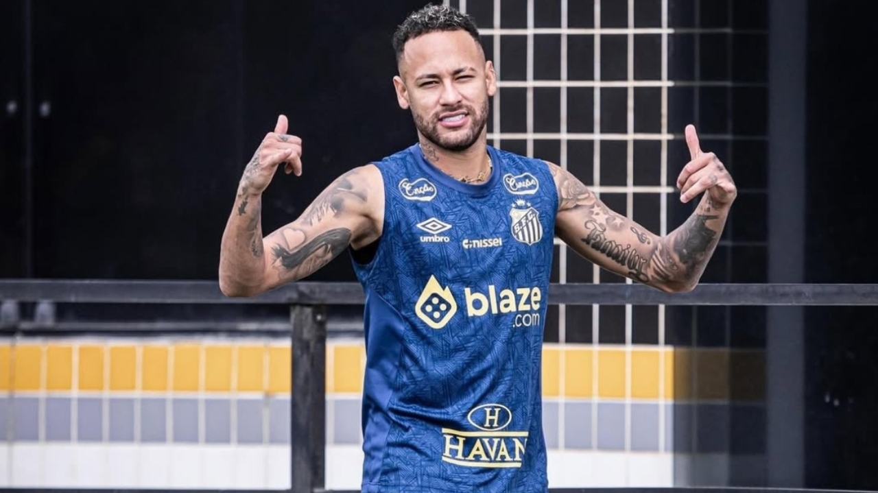 Neymar reaparece bem após lesão e segue no radar de Ancelotti