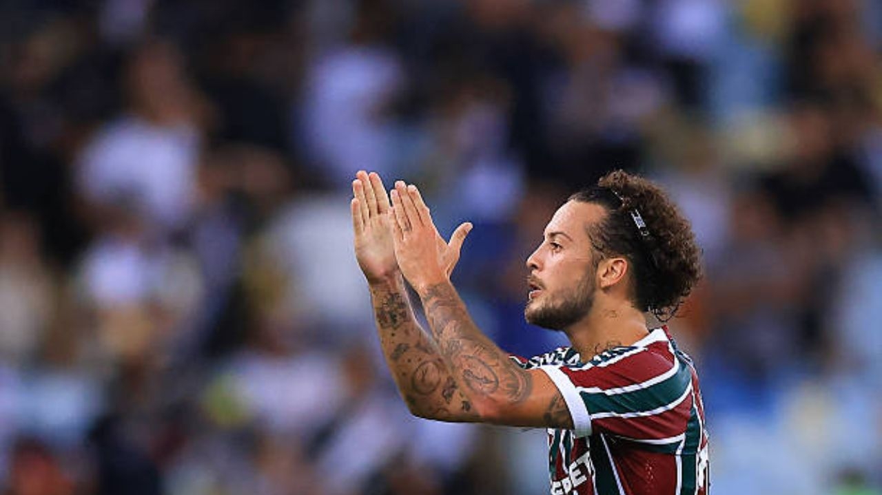 Fluminense vira placar e vence Vasco em partida emocionante no Maracanã