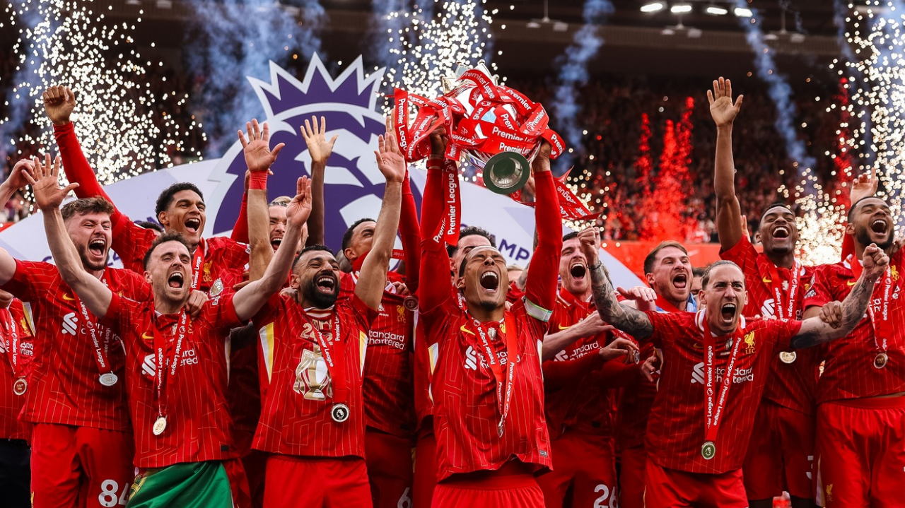 Salah iguala recorde histórico e duelo de campeões termina empatado