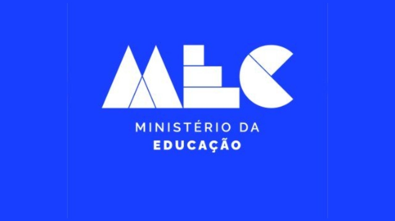 MEC oferece auxílio de R$ 200 por mês a alunos de cursinhos populares