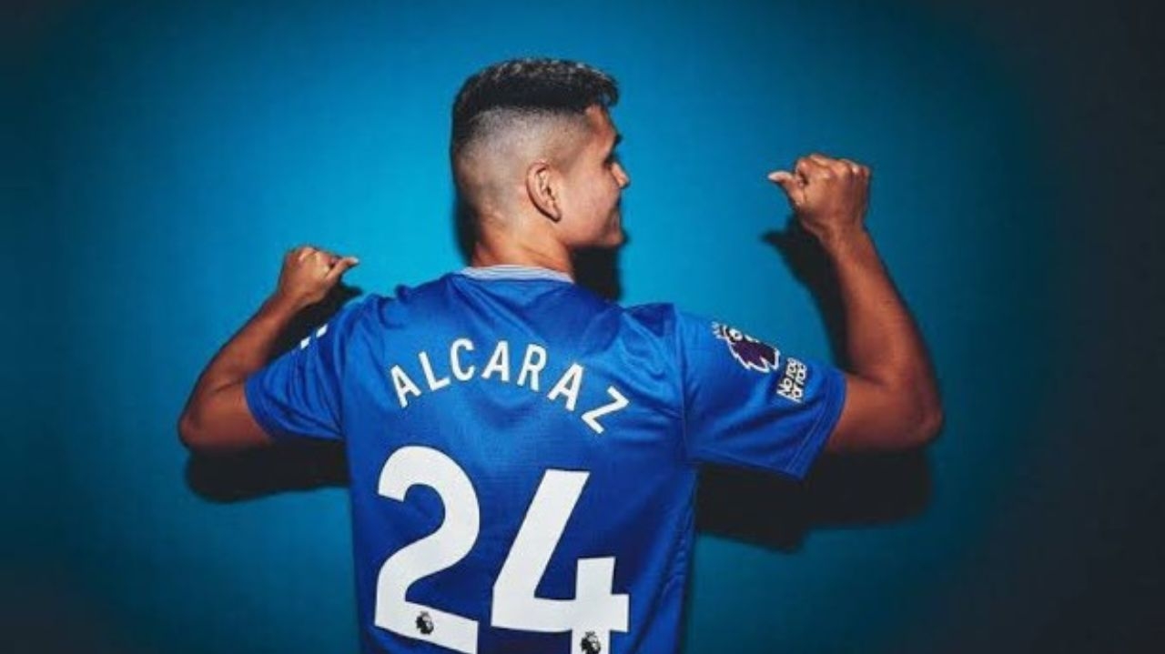 Everton conclui o processo de compra e finaliza contratação de Alcaraz