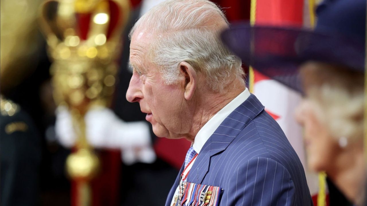 Rei Charles III expressa frustração com possível cancelamento da tradicional caça de Natal