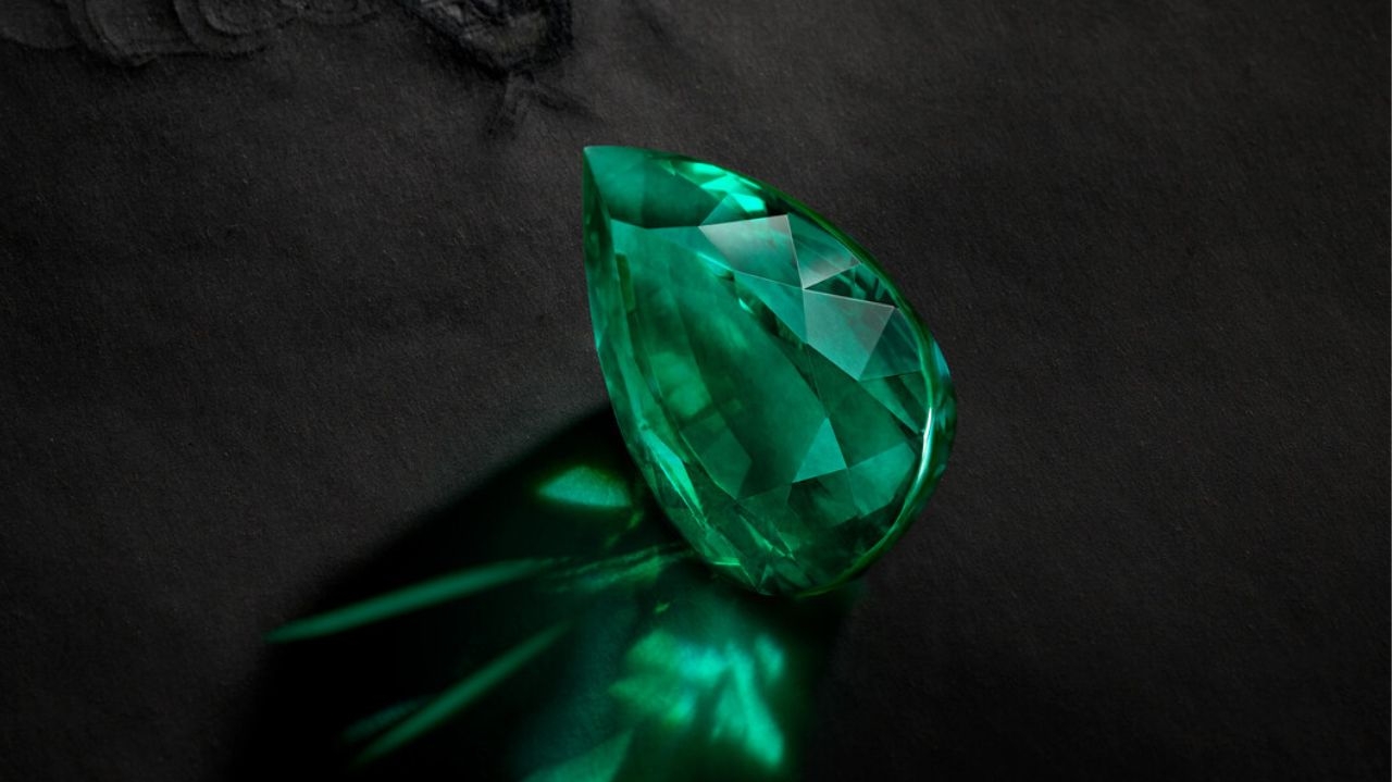 Louis Vuitton usa esmeralda brasileira em novo colar