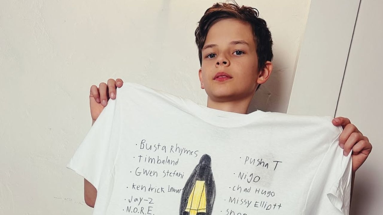 Dylan’s T-shirt Club: Menino de 11 anos transforma camisetas em arte e conquista celebridades