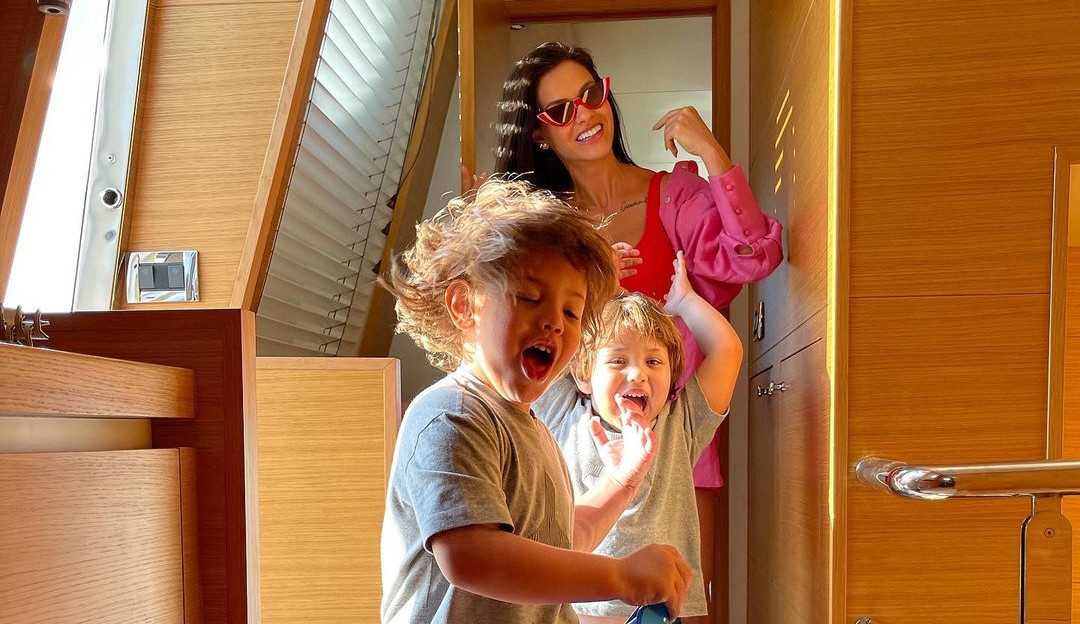 Andressa Suíta revela estar doente junto de seus filhos
