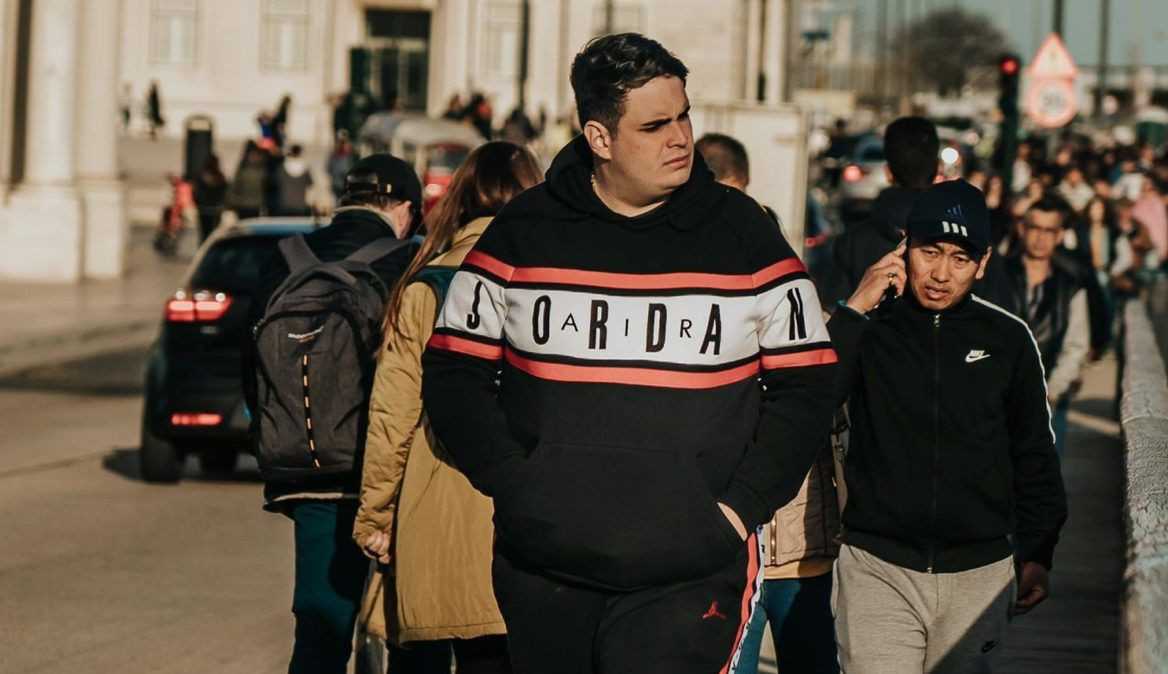 Conheça Hélio Albuquerque, o personal shopper mais seguido do mundo e queridinho dos famosos