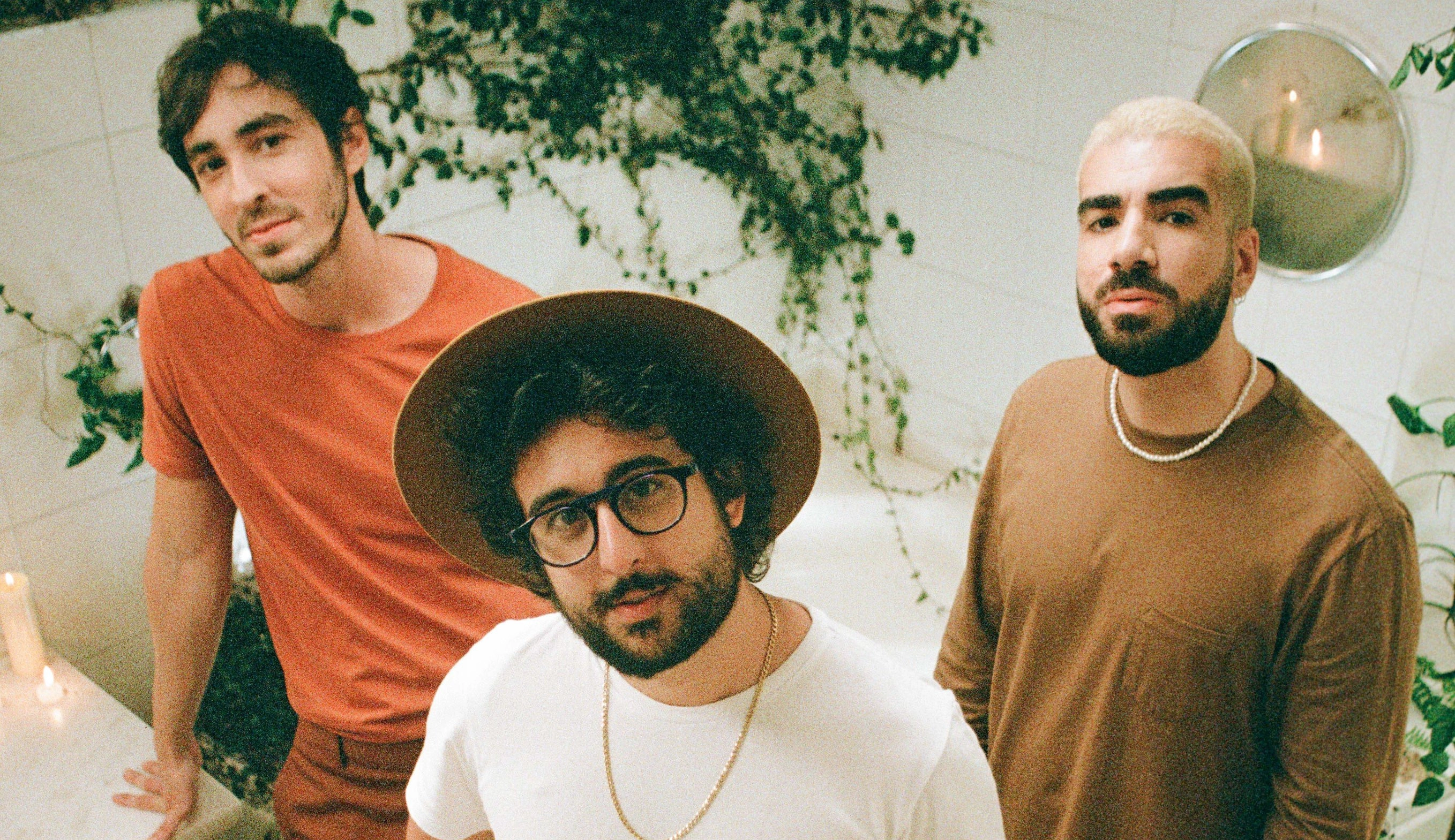 Zeeba e OutroEu lançam novo single: ‘Vontade Lunar’