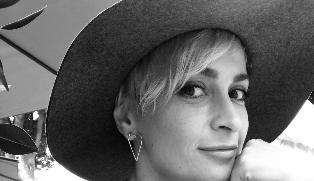 Marido de Halyna Hutchins declara que Alec Baldwin está sendo muito prestativo