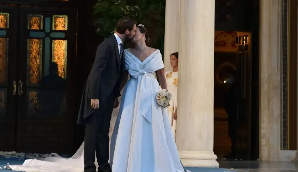 Princesa Nina da Grécia e Dinamarca usa grife francesa em seu casamento