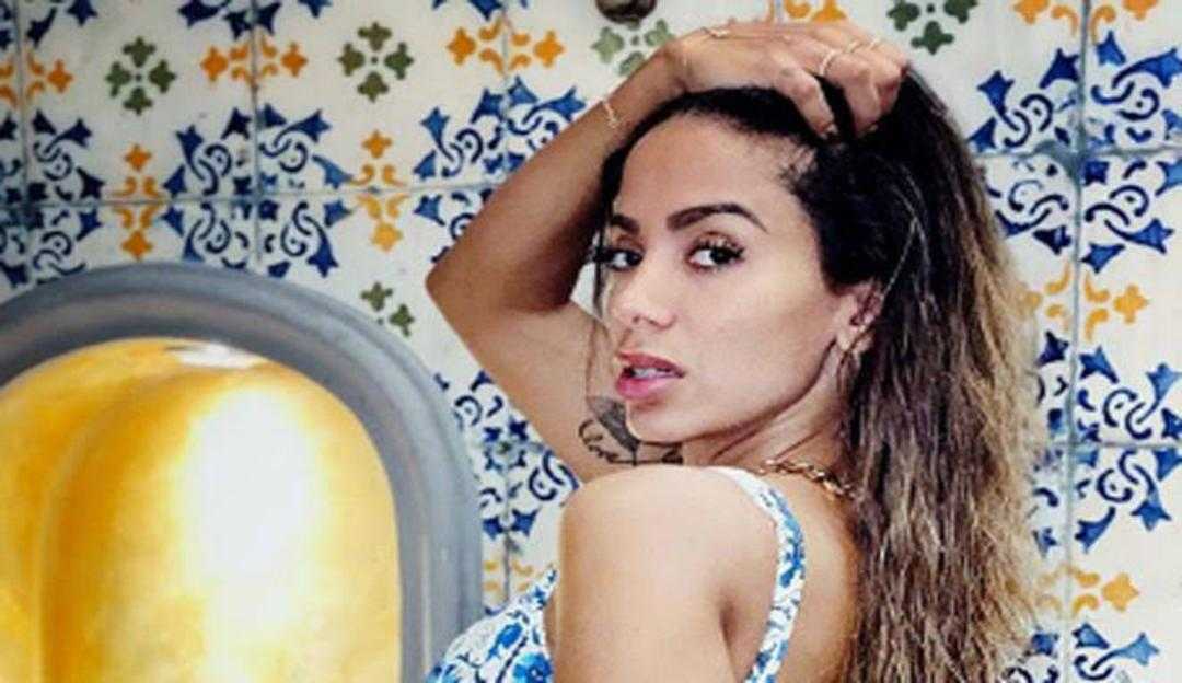 Megahair: Anitta retira aplique e mostra cabelo natural