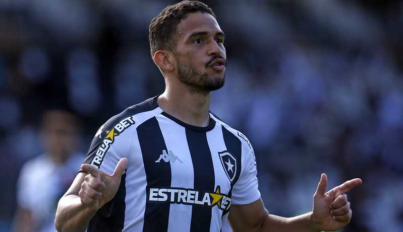 Botafogo após aplicar goleada em clássico carioca assume liderança, chega aos 99% de chances de subir, junto ao Coritiba; Vasco se confirma na próxima serie B, junto com o Cruzeiro