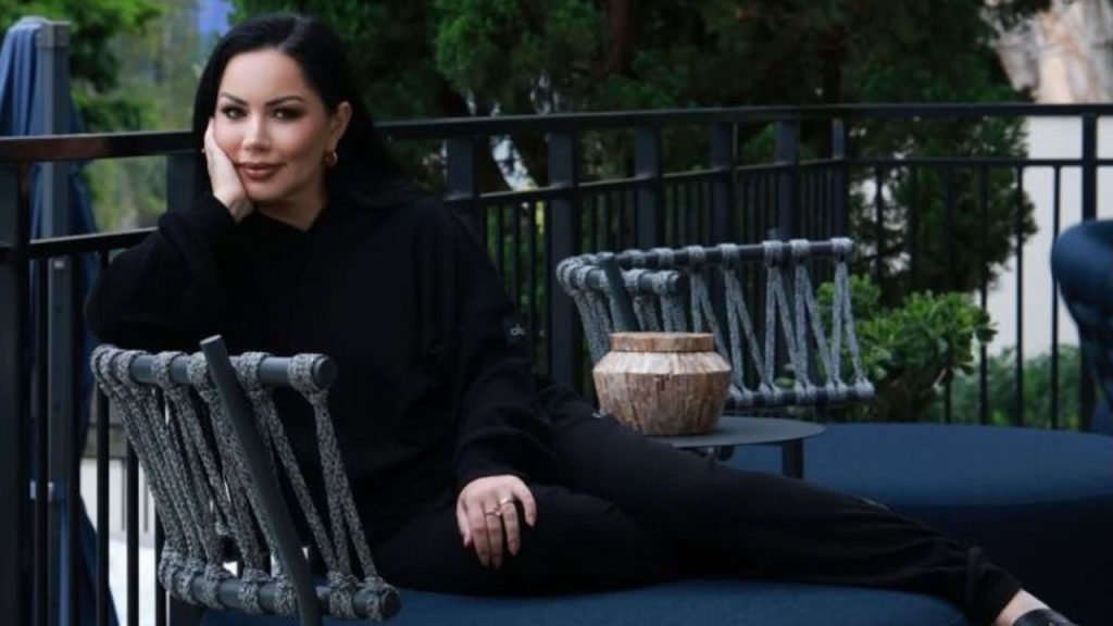 Bruna Tavares ensina a usar o mesmo pincel para base, contorno e blush