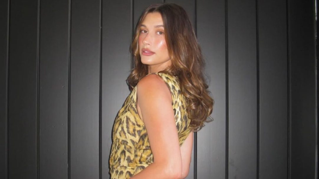 Hailey Bieber é fotografada em Nova York e levanta rumores sobre crise no casamento; entenda