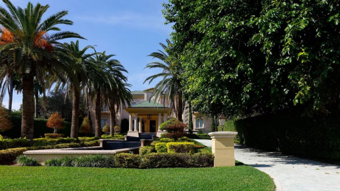 Propriedade no “Bunker dos Bilionários” tem comprador misterioso dividindo moradia com Jeff Bezos