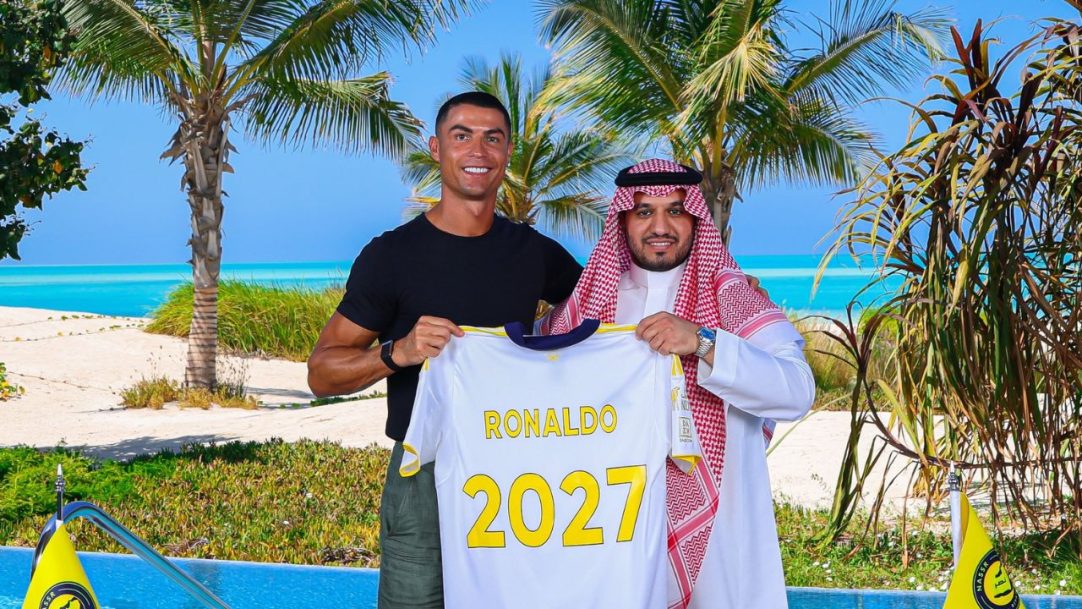 Cristiano Ronaldo renova com o Al-Nassr até 2027