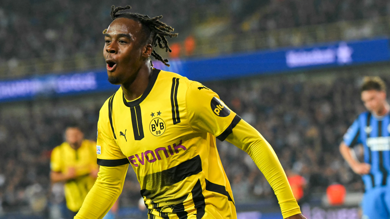 Jamie Gittens é mais uma das joias do BVB em destaque | Reprodução/Nicolas Tucat/ Getty Images embed