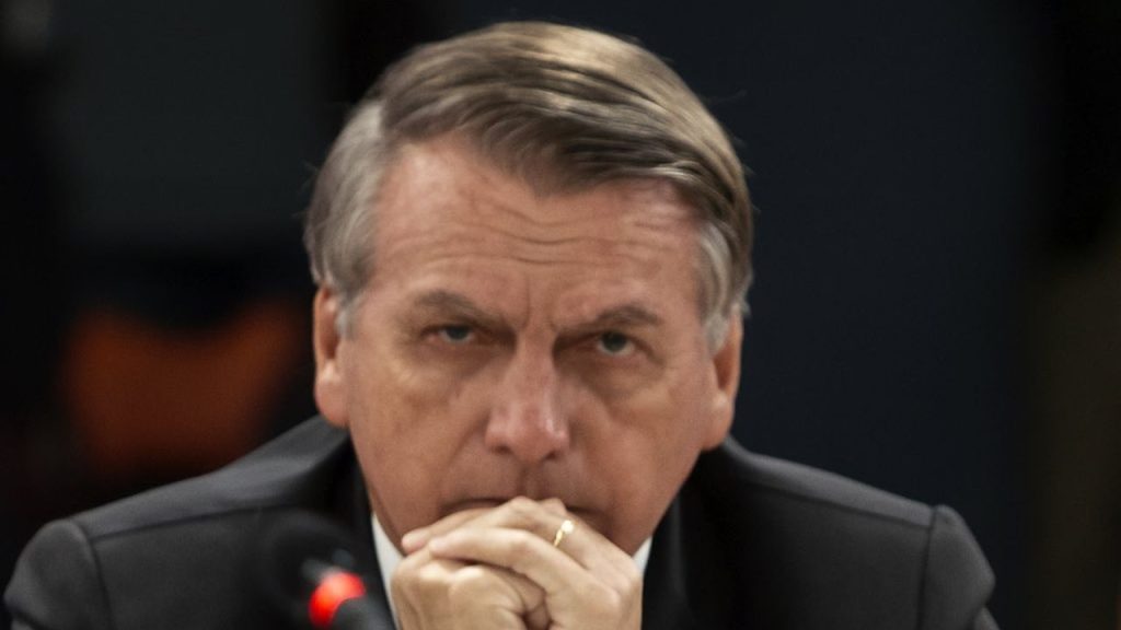 Bolsonaro diz que “golpe não existiu” ao chegar para depor no STF